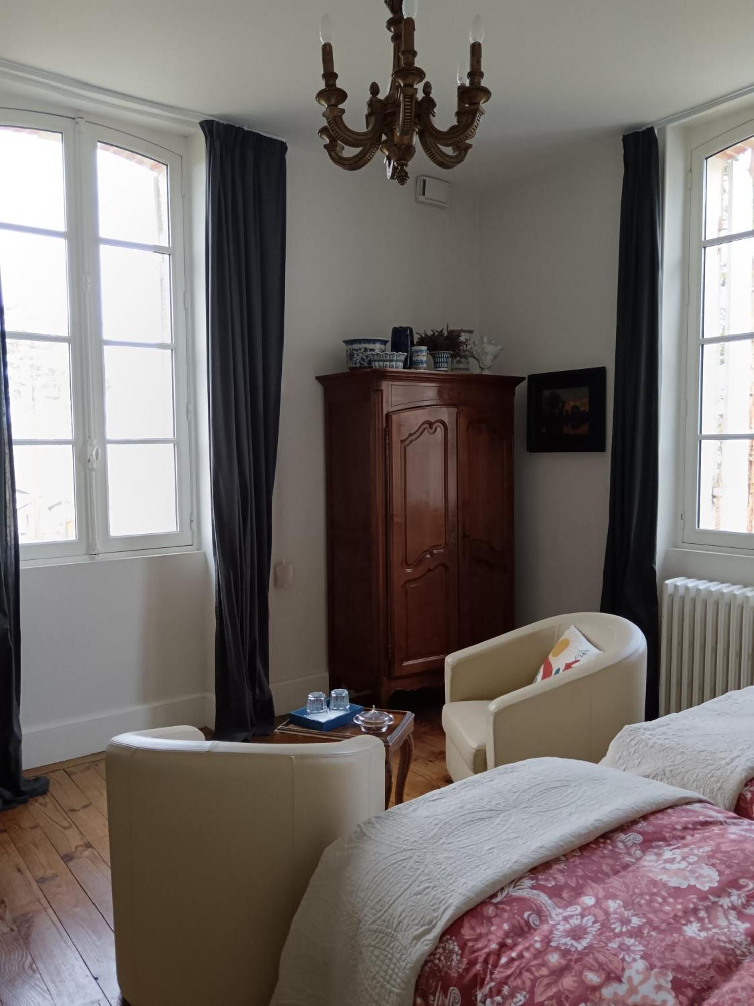 Bed and Breakfast Castel La Bergerie Laglorieuse Exterior foto