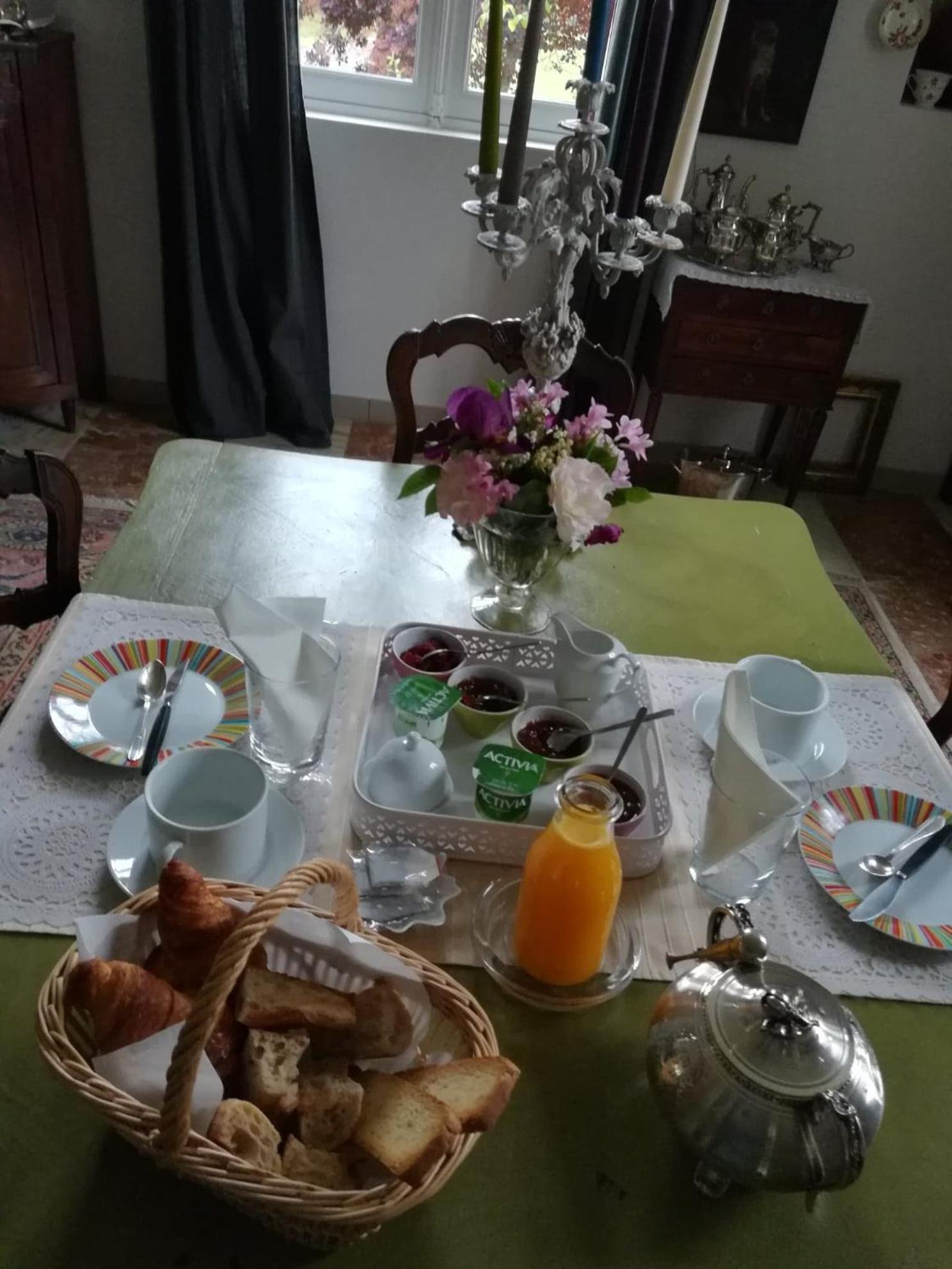 Bed and Breakfast Castel La Bergerie Laglorieuse Exterior foto